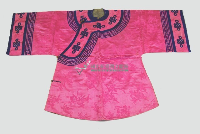 粉紅色花卉繡樣長袖上衣藏品圖，第1張