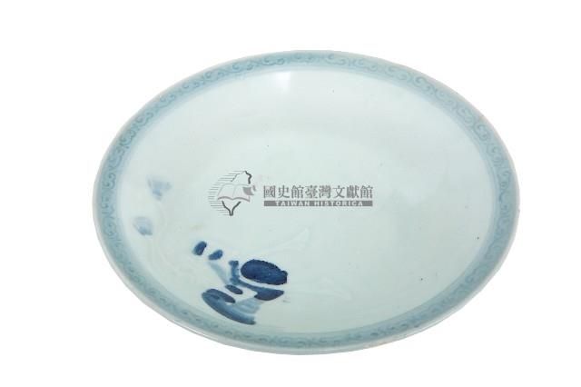 青花日本武士帽盔紋青白瓷盤藏品圖，第1張