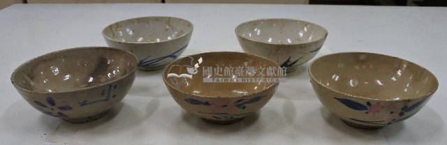 簡筆青花彩繪折枝花卉紋碗、青花竹葉紋碗（5）藏品圖，第1張
