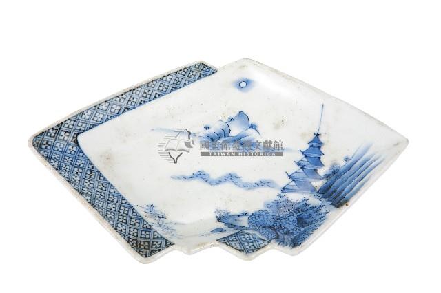 青花山水樓閣襷紋雙結型皿藏品圖，第1張