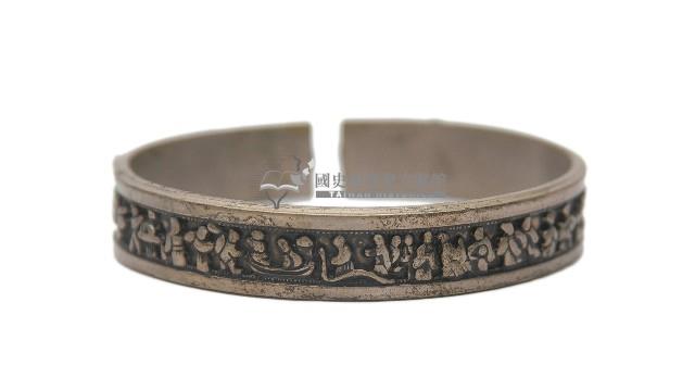 金屬製人像刻紋手環藏品圖，第1張