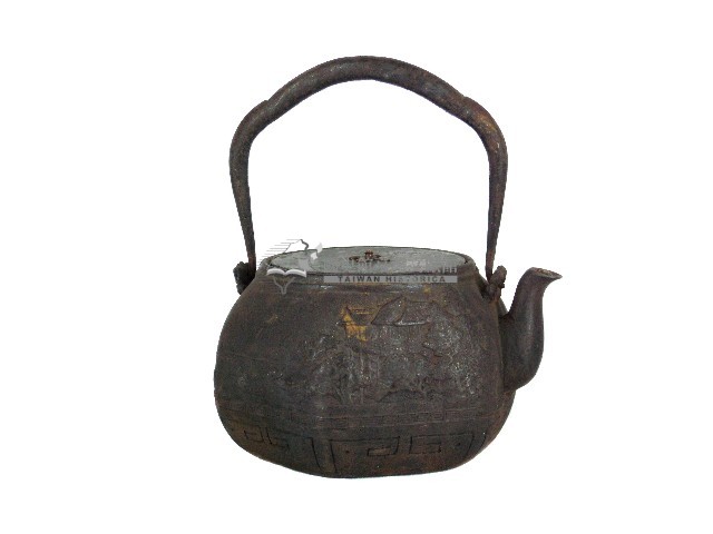 金龍堂造山水樓閣松紋南部鐵壺藏品圖，第1張