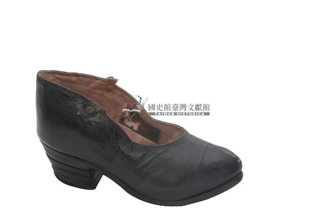 臺灣女性黑色皮質小腳解脫鞋藏品圖，第1張