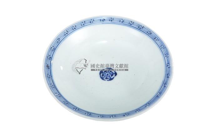 青花纏枝花卉開光山水花輪花紋碗藏品圖，第1張