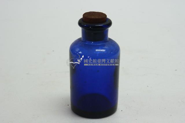 軟木塞蓋深藍色透明玻璃短頸瓶藏品圖，第1張