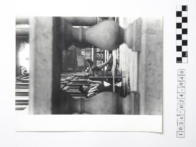 黃則修攝男子合影照藏品圖，第1張