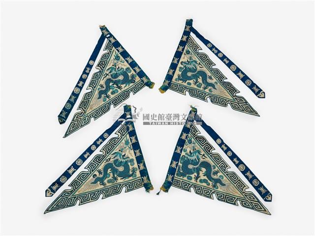 白底龍紋繡花佩飾藏品圖，第1張