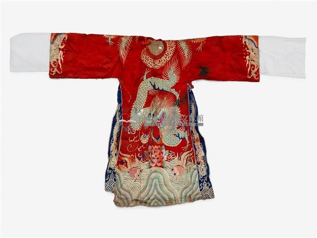 紅色獨龍長擺戲服藏品圖，第1張