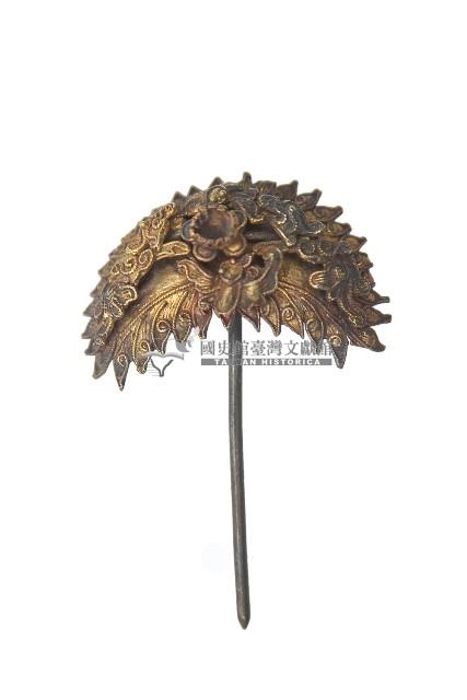 金屬製吉祥刻紋頭花藏品圖，第1張