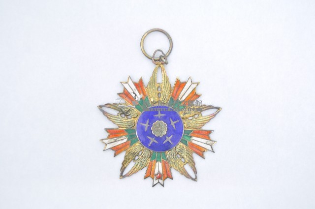 空軍復興榮譽三等勳章藏品圖，第1張
