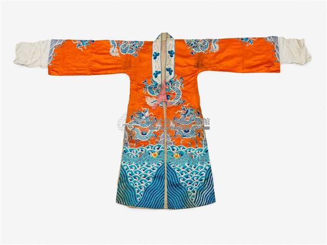 橘紅色白領龍紋長擺戲服藏品圖，第1張
