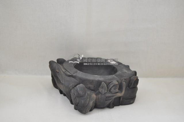 黑色雕塑人樣菸灰缸藏品圖，第1張