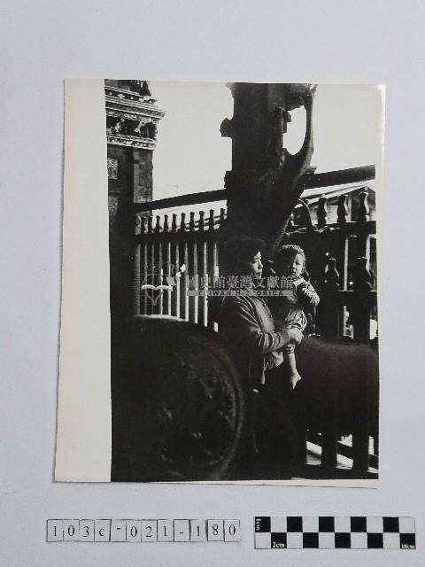 黃則修攝女子藏品圖，第1張