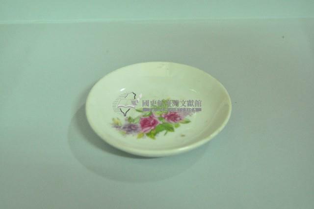 白地印花彩繪折枝玫瑰紋瓷碟藏品圖，第1張