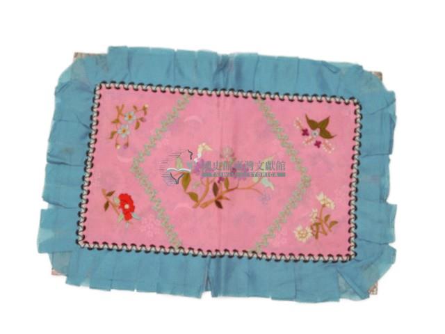 粉紅色花卉繡樣枕頭套藏品圖，第1張