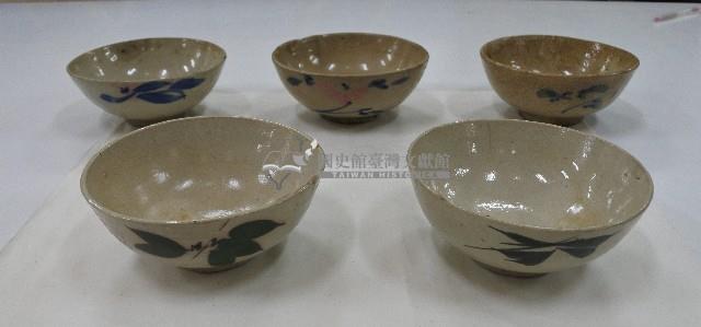 簡筆青花彩繪折枝花卉紋碗（5）藏品圖，第1張