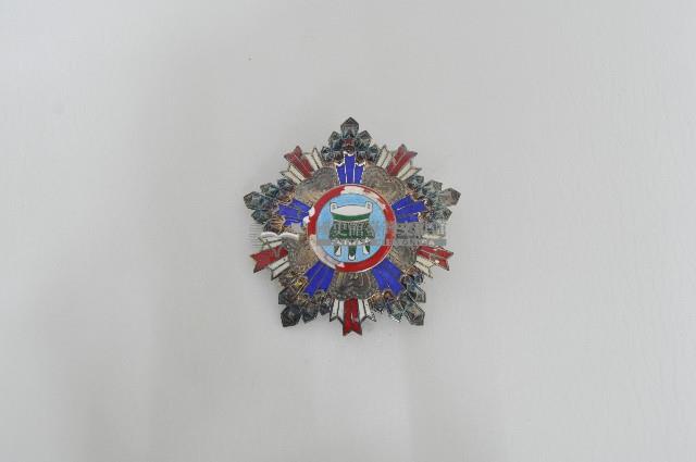 三等寶鼎勳章藏品圖，第1張