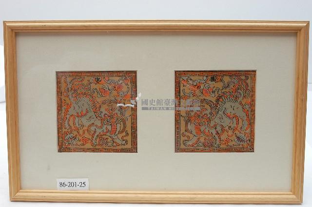 雙獅戲球屏堵有框版畫藏品圖，第1張