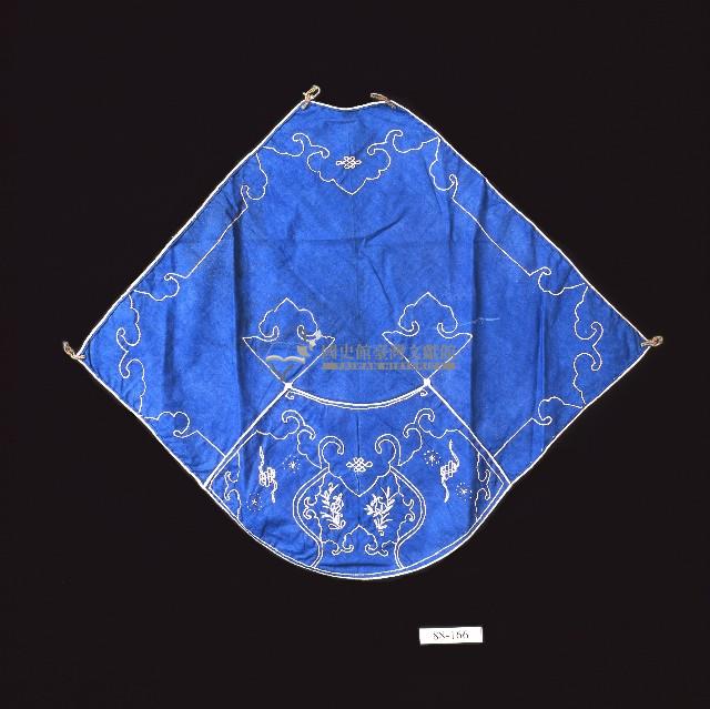 平安綿長刺繡扇形藍棉肚兜藏品圖，第1張