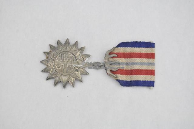 莒光乙種二等獎章藏品圖，第1張