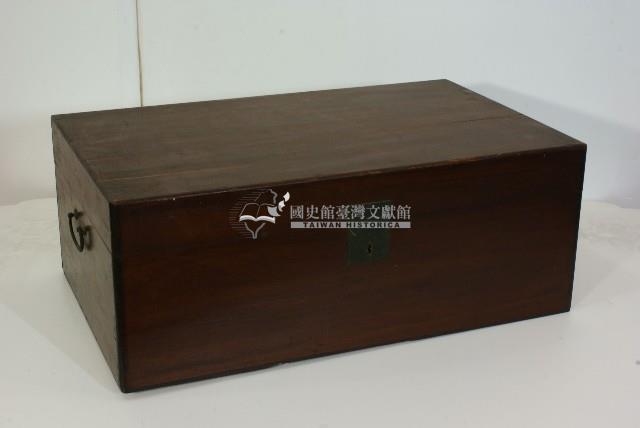 木製雙環扣帶鎖衣箱藏品圖，第1張