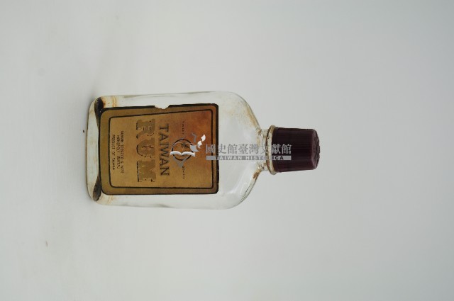TAIWAN RUM樣品酒透明玻璃小型扁長方形酒瓶藏品圖，第1張