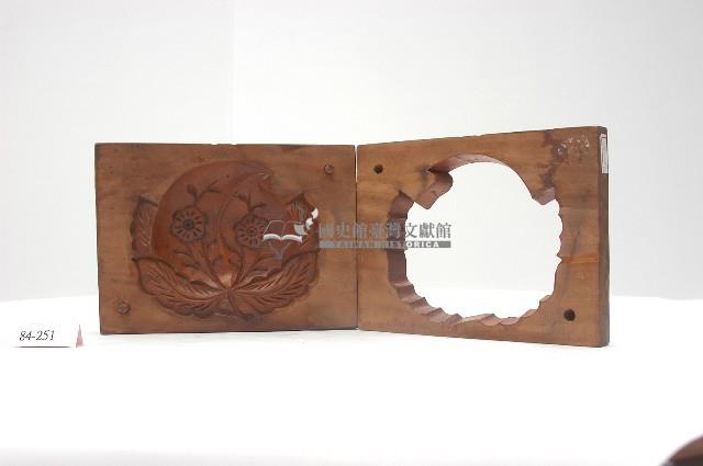 木製活動印版仙桃梅花紋製粿模具藏品圖，第1張