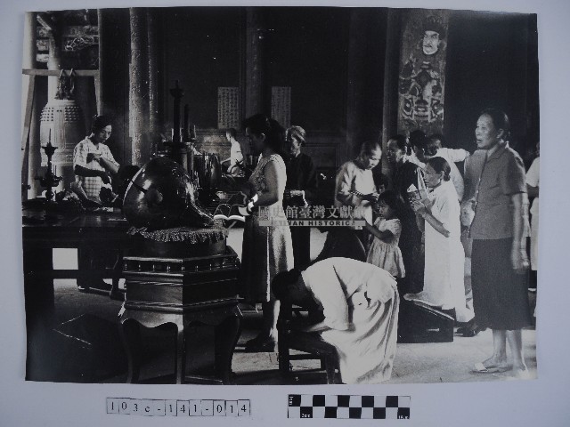 廟內參拜民眾藏品圖，第1張