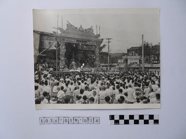 黃則修攝人群藏品圖，第1張