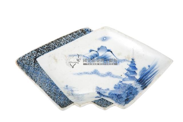 青花山水樓閣襷紋雙結型皿藏品圖，第1張