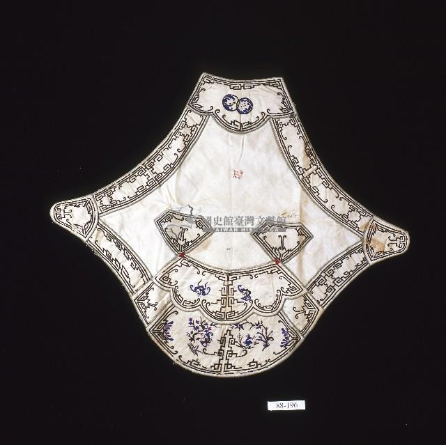 喜上眉梢刺繡圓弧雙層口袋肚兜藏品圖，第1張