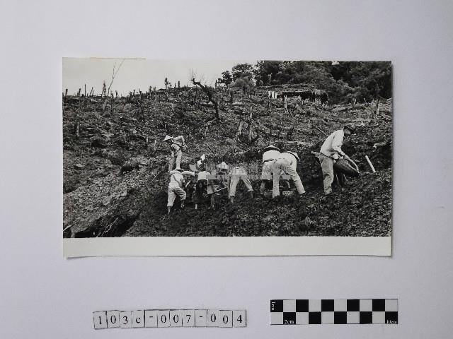 黃則修攝榮民入墾藏品圖，第1張