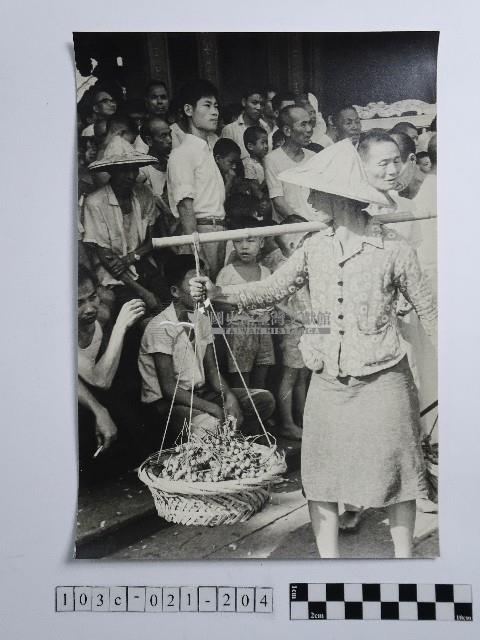 黃則修攝女子藏品圖，第1張