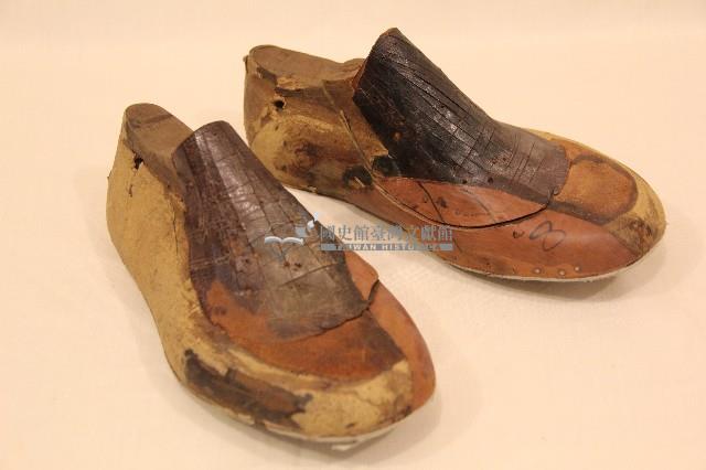 木製鞋模含紙樣藏品圖，第1張