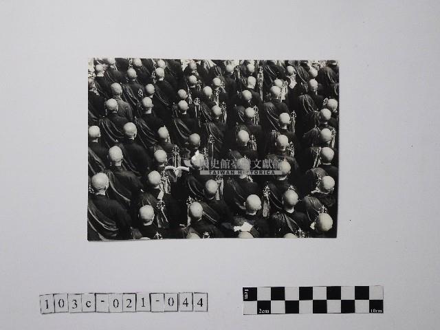 黃則修攝師父背影藏品圖，第1張