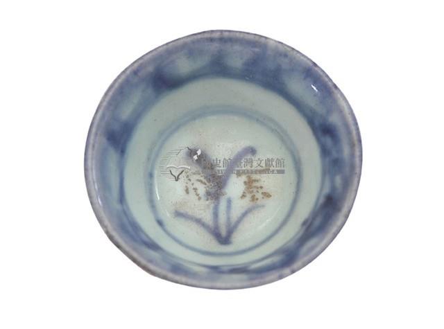 青花寫意纏枝花卉紋茶杯藏品圖，第1張