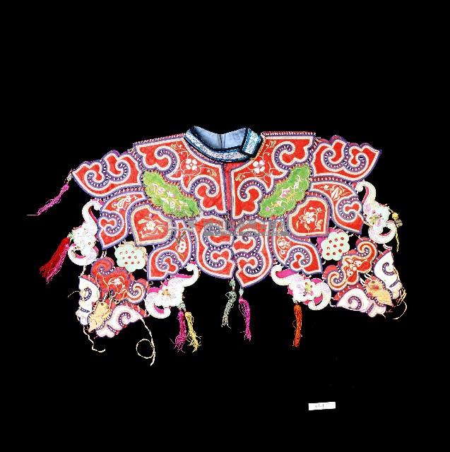 臺灣漢人族群女性雲肩藏品圖，第1張