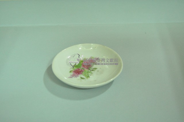 白地印花彩繪折枝玫瑰紋瓷碟藏品圖，第1張