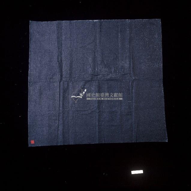 嫁粧用品深色紅繡卍字紋產裙片藏品圖，第1張