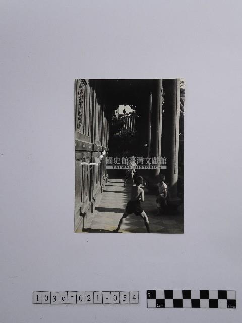 黃則修攝孩童合影照藏品圖，第1張