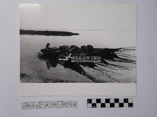 黃則修攝撈蜆船藏品圖，第1張