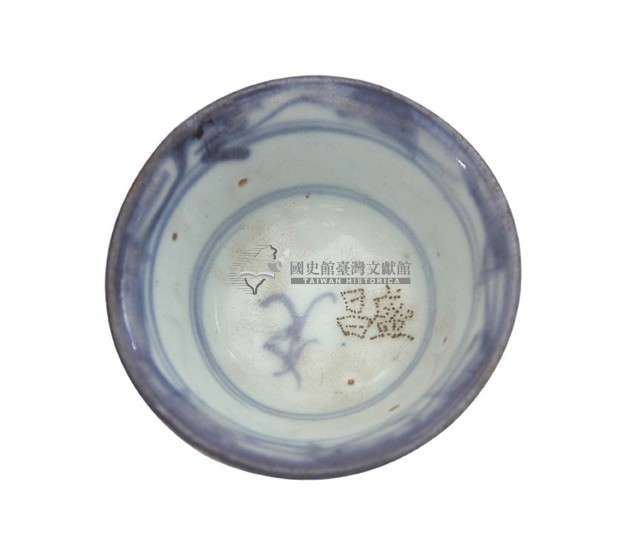 青花寫意纏枝花卉紋茶杯藏品圖，第1張