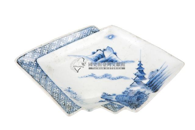 青花山水樓閣襷紋雙結型皿藏品圖，第1張