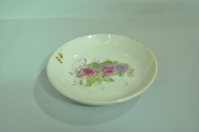 白地印花彩繪折枝玫瑰紋瓷碟藏品圖，第1張