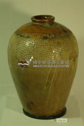 紅棕釉帶褐綠釉拍打印紋窄口豐肩式陶甕藏品圖，第1張
