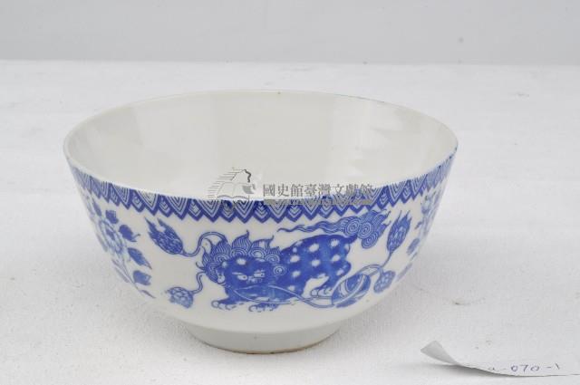 青花獅子戲球花卉紋碗藏品圖，第1張