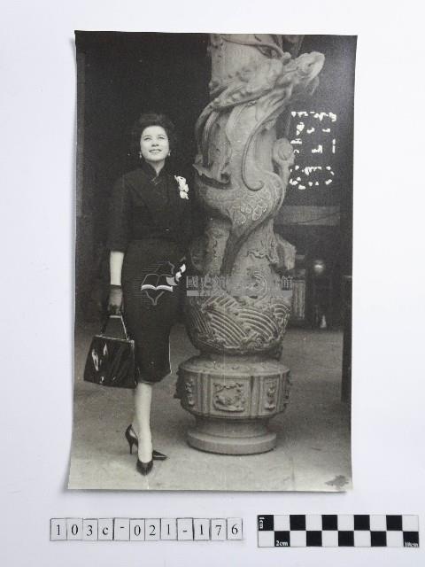 黃則修攝女子藏品圖，第1張