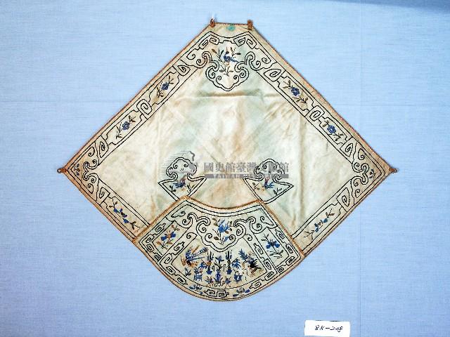 吉祥刺繡扇形淺綠色棉貼飾口袋肚兜藏品圖，第1張