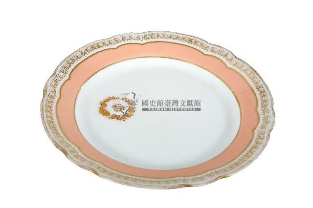 金邊花口粉彩府徽章款瓷盤藏品圖，第1張