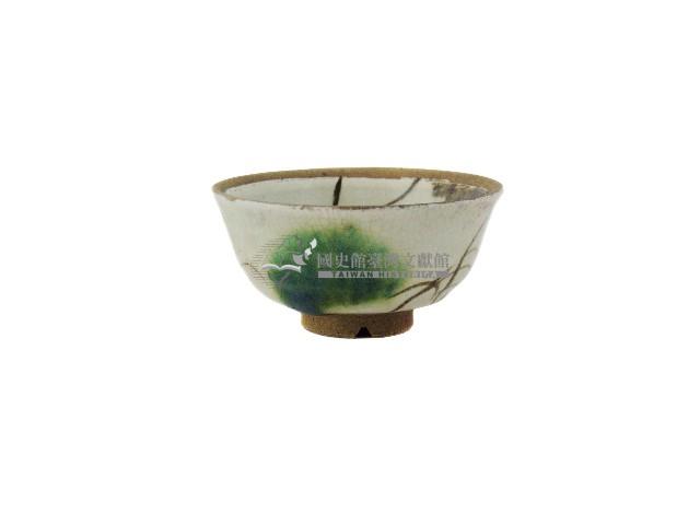 白地彩繪花草紋陶碗藏品圖，第1張